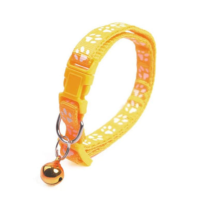 Collier jaune coloré avec empreintes et clochette